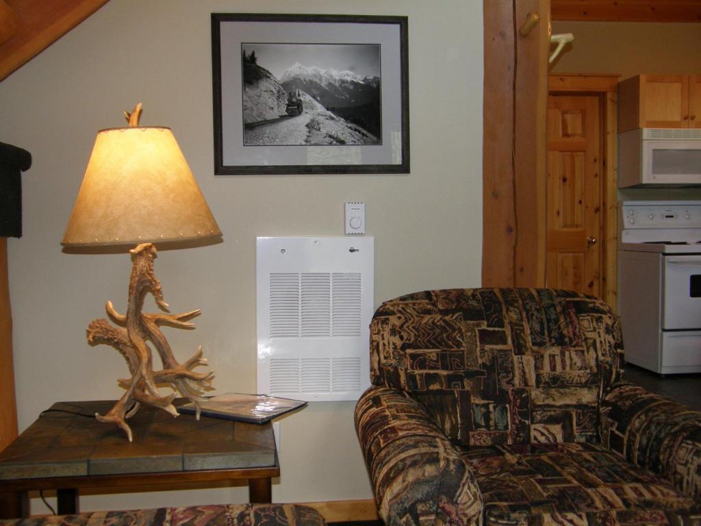 Yoho Chalets Βίλα Golden Δωμάτιο φωτογραφία